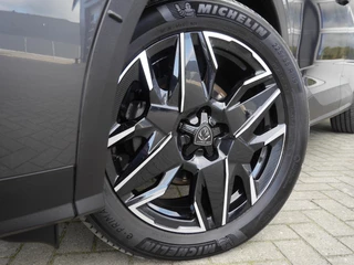 Peugeot 3008 1.2 Hybrid 136 GT | Demo | Stoel en stuurverwarming | Led | Navigatie | Achteruitrijcamera | Keyless entry en start | Parkeersensoren voor en achter | Climate control | Adaptive cruise control / 40