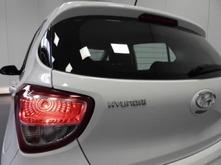 Hyundai i10 1.0i Comfort Smart Pack NAVI/AIRCO/CRUISE/PDC! / 24