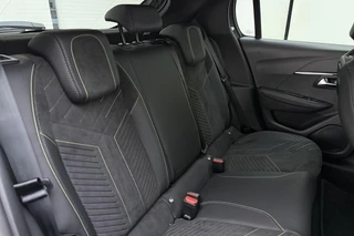 Peugeot e-208 EV GT Avantage 51 kWh Alcantara® Executive Interior l Drive Assist Plus Pack l Navigation Pack l Vision Pack l Matrix LED l Apple Carplay & Android Auto l 360 Camera l Navigatie Full-Map / 17