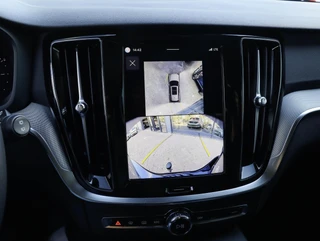 Volvo V60 T6 Plug-in Hybrid 350PK AWD Plus Dark / 23