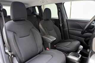 Jeep Renegade 1.3T-e Freedom Automaat | Navigatie | Trekhaak | Camera | Dakrails | Extra getint glas | Lichtmetalen velgen | Parkeerassistent / 15
