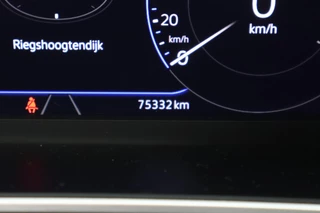 Volkswagen T-Roc 1.0 TSI 110pk Style Trekhaak LED Virtual Cockpit Navigatie / 38