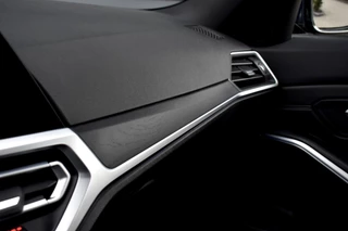 BMW 3 Serie 330e M Sport Individual  | 19'' Wielen | Lederen Bekleding | CarPlay | Audio Media Pack | 1e Eigenaar | / 27