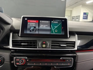BMW 2-serie Active Tourer 218i High Executive/ NL auto/ Afneembare trekhaak/ Achteruitrijcamera / 22