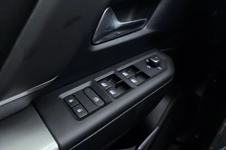 Jeep Compass First Edition 74 kWh | DEMO | Lederen bekleding | Massagestoelen | | Panoramisch Schuifdak | Stoelventilatie en verwarming | Keyless | Climate control | Draadloze telefoonlader / 24