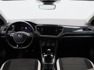 Volkswagen T-Roc 1.5 TSi Sport 150 Pk | Trekhaak | Adaptive Cruise | Camera | CarPlay | Panorama dak | 17 Inch | 159.197 Km !! / 34