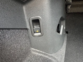 Volkswagen Golf 1.5 eHybrid GTE 272pk / 5JR Garantie / Pano / Trekhaak / DCC / Keyless / Matrix / 360 / HUD / 16