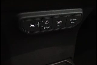 Kia EV5 GT-Line Business Edition 81.4 kWh  1.200 kg trekgewicht - Panoramadak met schuif-/kantelfunctie - 19" Inch velgen Fabrieksgarantie tot 2033 / 44