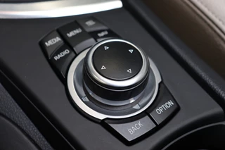 BMW 1 Series Cabrio 118i High Executive M Sport Pakket  / Navigatie Professional / Xenon / Leder / Hifi / Stoelverwarming / Climate Control / Lichtpakket / Windscherm / 18 Inch / Cruise Control / Bluetooth / 23