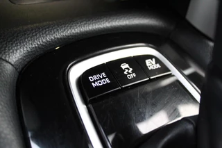 Toyota Corolla Cross 2.0 HYBRID 184PK FIRST-EDITION BLIND-SPOT EL-ACHTERKLEP LM-VELGEN KEYLESS PARK-SENSOREN STOELVERW DRAADLOOS-LADEN AD-CRUISE BLUETOOTH / 21