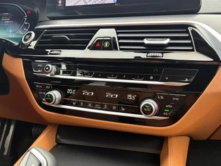 BMW 5-serie Touring 530e Executive M-SPORT - LEER - ACC - STOELVERWARMING / 32