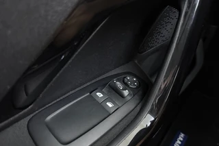 Peugeot 208 1.2 PureTech Active / 17
