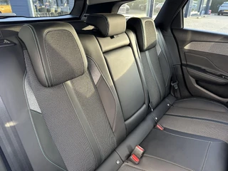Peugeot 308 SW 1.2 Turbo 130 PK Allure | Automaat | Trekhaak 1400 KG | Navigatie | 360 Graden HD Camera | Full LED Verlichting | Cruise Control | Keyless Entry | Dode Hoek Detectie | Adaptieve Cruise Control | Digitaal Dashbord | 17" Lichtmetalen Velgen | / 34