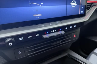 Opel Grandland Electric GS 73 kWh | Stoelverwarming | Verwarmd stuurwiel | Adaptieve Cruise Control | 360° Camera | Panoramisch schuif/kantel dak | Matrix LED koplampen | 20'' Lichtmetalen velgen / 32