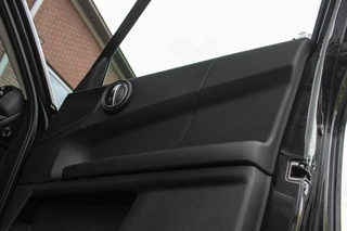 MINI Countryman 1.5 Cooper Essential | 1e eigenaar | NL auto | Driving Assistant | Camera | Sportstuur | Keyless entry | Stoelverwarming | LED | Carplay | DAB | Navigatie | PDC / 35