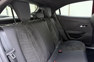 Opel Mokka 1.2 Turbo 130pk Ultimate | Climate Control | Adapt. Cruise control | Navi via Apple Carplay/Android Auto | Alcantara bekleding | Massagefunctie | Zwart dak | 18" Lichtmetalen velgen / 16