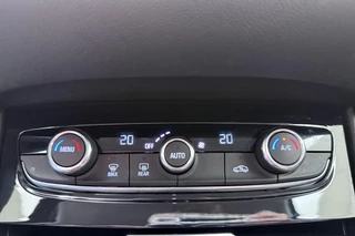 Opel Grandland X 1.2 Turbo Business Executive | Electrische achterklep | Navigatie | Camera | Half lederen bekleding | DAB radio | Apple Carplay | Extra getint glas / 25