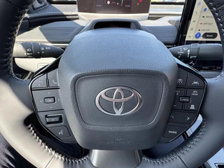 Toyota C-HR+ EXECUTIVE AWD 77 kWh NIEUW & DIRECT LEVERBAAR!! PREMIUM PACK PANO-DAK BLIND-SPOT PARK-SENSOREN 360° CAMERA STOEL/STUURVERW WARMTEPOMP EL-ACHTERKLEP / 27