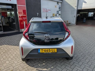 Toyota Aygo X Play NL-AUTO 100% DEALER OH METALLIC AIRCO ANDROID/APPLE CRUISE CONTROL / 15