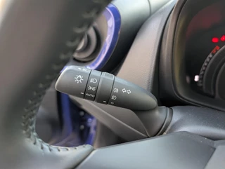 Toyota Aygo X PULSE STOELVERWARMING CAMERA AIRCO PRIVACY-GLASS LM-VELGEN LED / 15