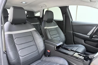 Citroen C4 1.2 Puretech 130pk Automaat Shine Pack Business | Navigatie | Adapt. Cruise control | Lederen stoelen elektrisch en verwarmd | Head-up display | Keyless | Apple Carplay/Android Auto | 18" Lichtmetalen velgen / 15