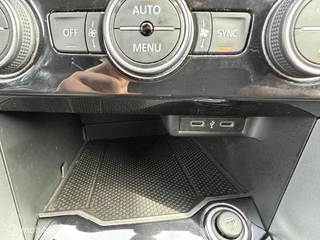 Volkswagen T-Roc 1.5 TSI DSG Active CLIMA*CARPLAY*PDC*STOELVERW / 52