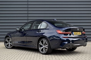 BMW 3 Serie 330e M Sport Individual  | 19'' Wielen | Lederen Bekleding | CarPlay | Audio Media Pack | 1e Eigenaar | / 2