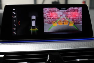 BMW 5 Series Touring 520i High Executive M Sport Pakket Automaat  / Navigatiesysteem Professional / Panoramadak / Comfortstoelen / Driving Assistant Plus / 19 Inch / Stoelverwarming voor+achter / Achteruitrijcamera / Hifi / Adaptieve LED-koplampen / Leder / DAB / 25