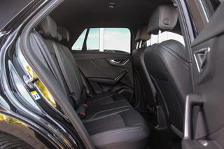 Audi Q2 30 TFSI S Edition S-Line | 1e eigenaar | NL auto | 18 inch | LED | Camera | Sport | Cruise control | Sound system | Sfeerverlichting | Stoelverwarming | Climate control | / 19