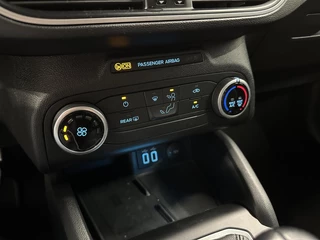 Ford Focus 1.0 EcoBoost Trend Edition Business CAMERA CARPLAY NAVI LM. / 39