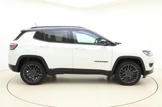 Jeep Compass 4xe 240 Plug-in Hybrid Electric S | Navigatie | Lederen bekleding | Panoramisch schuifdak | Keyless | Stoelverwarming | Zwart dak / 10