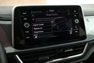 Volkswagen T-Roc 1.5 TSI 150pk DSG Style Trekhaak Camera Stoelverwarming Massage Virtual Cockpit Navigatie / 24