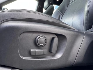 Land Rover Range Rover Evoque 1.5 P300E S AWD R-Design Panoramadak Camera Stoelverwarming Carplay Meridian / 26