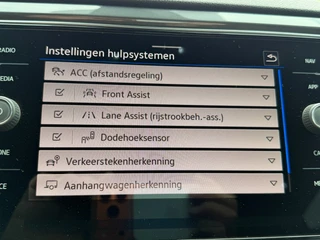 Volkswagen T-Roc 1.5 TSI Sport Business R-Line / Pano / ACC / Led / IQ Drive / Camera / Trekhaak . / 34