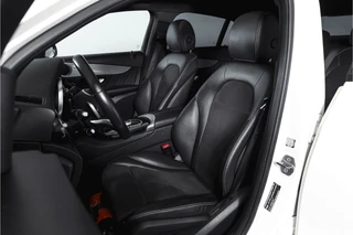 Mercedes-Benz GLC Coupé 250 4MATIC 211 PK Premium AMG Line  | S/K-Panodak | Cruise | Stoelverw. | PDC | Camera | App. Connect | ECC | LM 21" | / 7