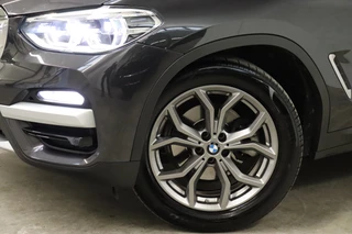 BMW X3 xDrive20i High Executive xLine Automaat  / Navigatie Professional / Leder / Trekhaak / 19 Inch / Adaptieve LED-koplampen / Stoelverwarming / Ambiance Verlichting / Parkeersensoren voor+achter / Sportstoelen / 8