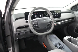Kia EV3 Plus 81.4 kWh  - SOH 98,8% - Stoel/stuurwiel verwarming - Adaptieve Cruisecontrole - LED lampen - V2L - Fabrieksgarantie tot en met 03-2032 / 19