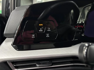 Volkswagen Golf 1.0 eTSI Life / NL-auto, Automaat, 52.679KM / 21