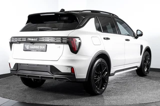 Lynk & Co 01 1.5 PHEV 276 PK More | S/K-panodak | Dig. Cockpit | Stoel-+Stuurverw. | 360 Camera | Adapt. Cruise | Memory | Elek. klep | LM 20" | 2650 / 2