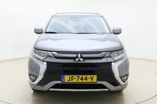 Mitsubishi Outlander 2.0 PHEV Automaat instyle | Navigatie | Lederen bekleding | Achteruitrijcamera | Elektrische achterklep | Stoel- en stuurverwarming | Verwarmd voorraam / 7