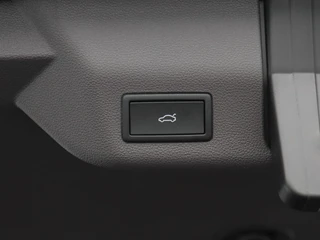 Volkswagen Multivan 1.5 eHybrid 245 Pk L2 Bulli Edition 4Motion | 6-Persoons | Panoramadak | Harman & Kardon | Camera | Trekhaak | 19 Inch | 5.703 Km !! / 20