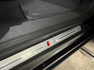 Audi Q8 55 TFSI quattro Pro Line Plus S Line |Black Pack | Luchtvering | PANO| Matrix-Led | 22INCH |BANG&OLUFSEN |TREKHAAK / 19
