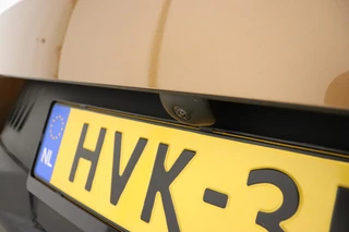 Fiat Grande Panda La Prima 44 kWh | Navigatie | Climate control | Achteruitrijcamera | Cruise control | Dakrails | Stoel- en stuurverwarming | Lichtmetalen velgen / 15