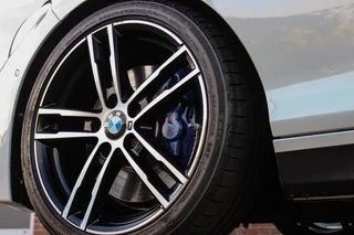 BMW 1-serie 120i Edition M Sport Shadow High Executive | 2e eigenaar | Driving Assistant | Schuif-/kanteldak | Camera | Harman Kardon | Keyless entry | LED | M sport remmen | PDC / 51