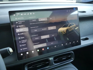 Leapmotor B05 ProMax Design 67.1 kWh | Panoramadak | Elektrisch verstelbare stoelen | Stuurwiel verwarming | Apple carplay/Android auto | Sfeerverlichting | Regensensor | Privacyglas | 19 inch lichtmetalen velgen / 29