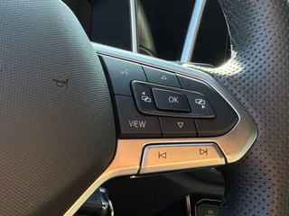 Volkswagen T-ROC 1.5 TSI R-Line Edition * Camera * Massage * Parkeerhulp / 39