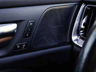 Volvo V60 T8 Recharge AWD R-Design Pano | HarmanKardon | Ak. Glas | Trekhaak | Head Up / 12