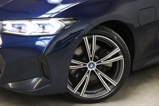 BMW 3 Serie Touring 330e High Executive M Sport Pakket Automaat  / Live Cockpit Professional / SOH 93 % / Driving Assistant / Panoramadak / Trekhaak / Leder / Harman Kardon / Innovation Pack / Parking Assistant / Travel Pack / Curved Display / 19 Inch / Shadow Line / 14