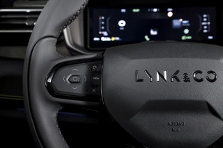 Lynk & Co 01 1.5 PHEV 276 PK More | S/K-panodak | Dig. Cockpit | Stoel-+Stuurverw. | 360 Camera | Adapt. Cruise | Memory | Elek. klep | LM 20" | 5359 / 64
