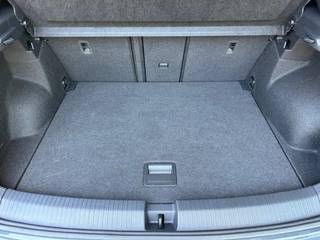 Volkswagen T-Roc 1.5 TSI 150pk DSG R-Line Camera | Keyless | Elek. Achterklep | Dode hoek | Rijklaar incl. 1 jaar Bovag garantie / 29